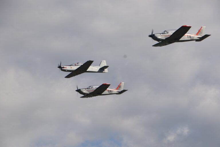 Mas-de-7-mil-personas-disfrutan-del-espectaculo-Show-Aereo-75-Aniversario-FARD-6