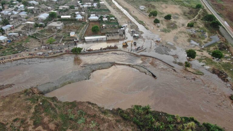 crecida-del-rio-masacre-afecta-canal-construido-por-haitianos_1