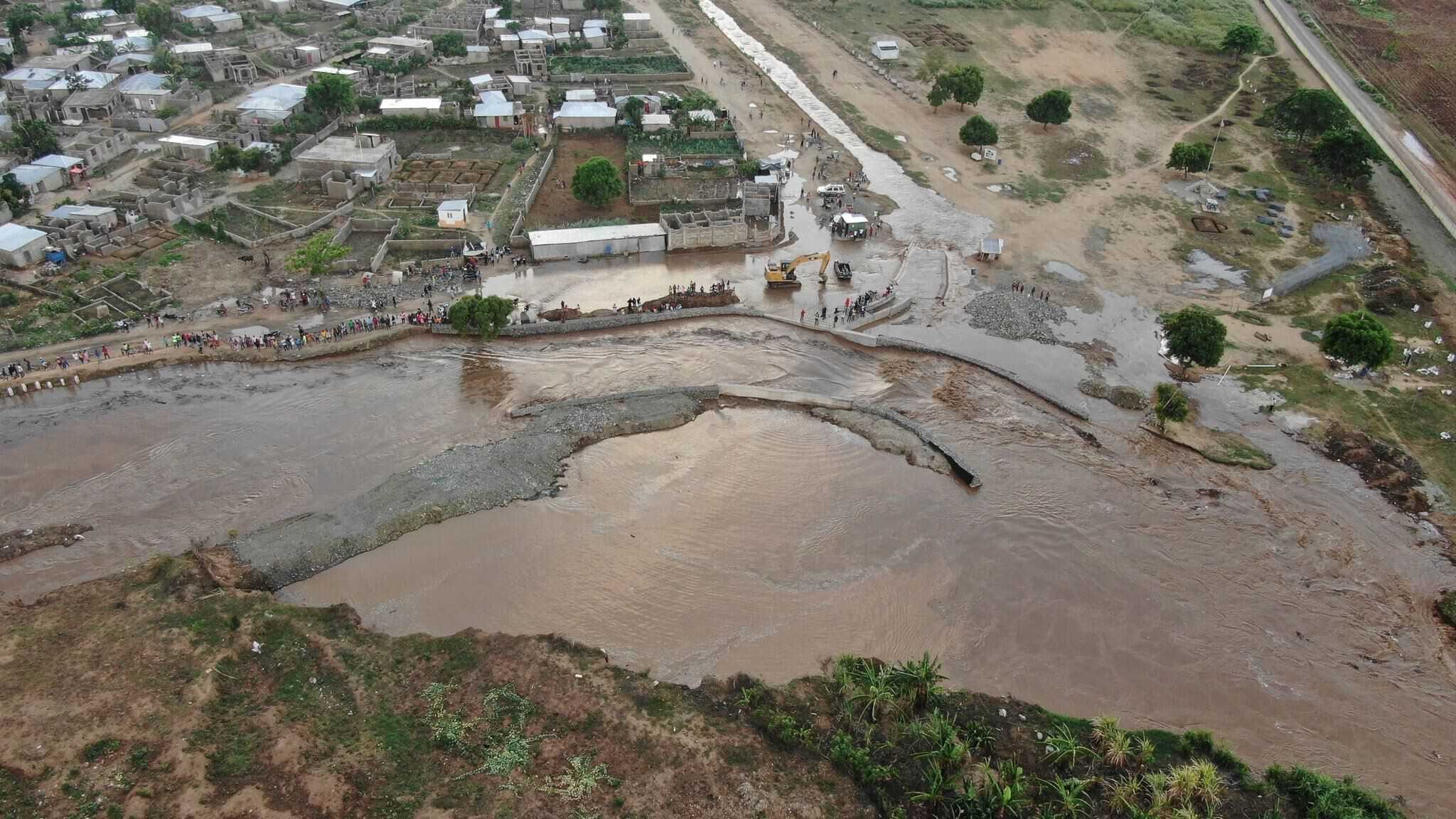 crecida-del-rio-masacre-afecta-canal-construido-por-haitianos_1