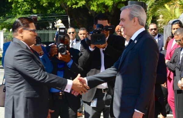 Los-presidentes-de-Surinam-Chandrikapersad-Santokhi-y-de-Republica-Dominicana-Luis-Abinader