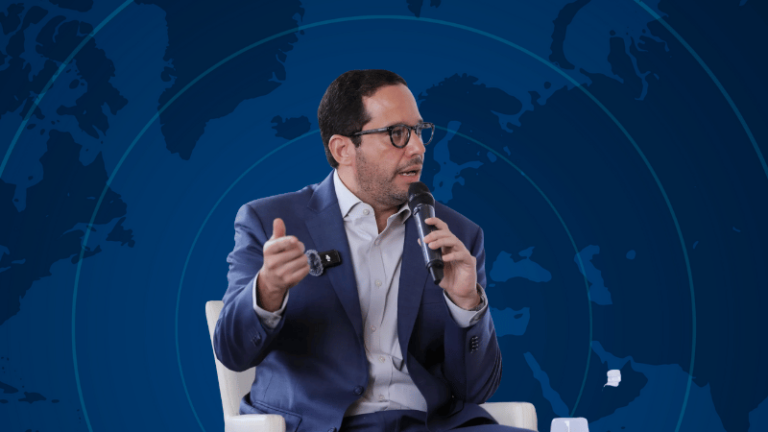 Ministro Sigmund Freund Destaca la Necesidad de Impulsar la Participación Juvenil en la Administración Pública - Imagen