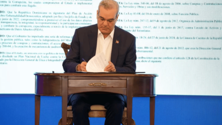 Presidente Luis Abinader crea Comisión de Transparencia contra la Corrupción - Imagen