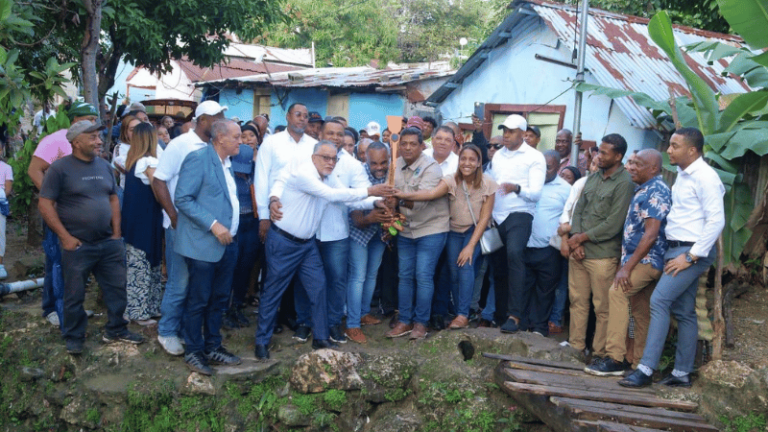 Ayuntamiento de Los Alcarrizos Inicia Construcción de Puente que Conectará La Piña con Nuevo Camino - Imagen