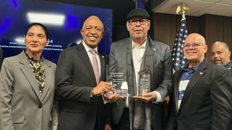 Consulado Dominicano en New Jersey rinde homenaje a Fernando Villalona por su trayectoria musical - Imagen