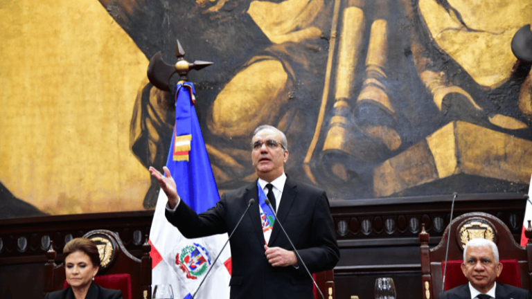 Luis Abinader asegura que la clase media crecerá del 40% al 50% de la población - Imagen