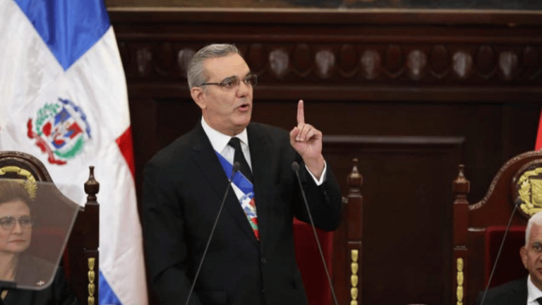 Reducen la pobreza y pobreza extrema en el país entre 2023 y 2024, asegura el presidente Luis Abinader - Imagen