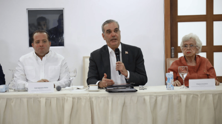 Presidente Luis Abinader encabeza primera reunión de la Comisión Presidencial de Transparencia y Anticorrupción - Imagen