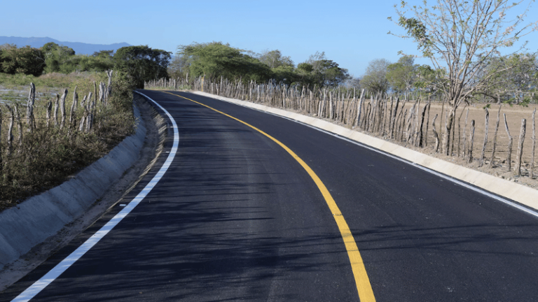 Vicepresidenta Raquel Peña inaugura carretera Martín García-La Breña en Montecristi - Imagen