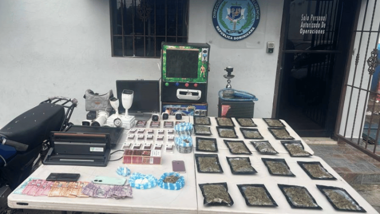 Policía Nacional captura a dos presuntos delincuentes y confisca drogas y armas en operativo en Ensanche Capotillo - Imagen