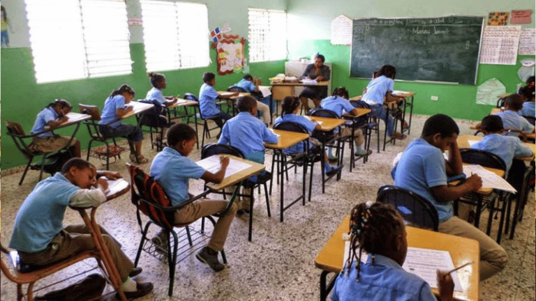 Presidente Abinader destaca avances en aprendizaje de Matemática y Lengua Española en segundo grado de primaria - Imagen
