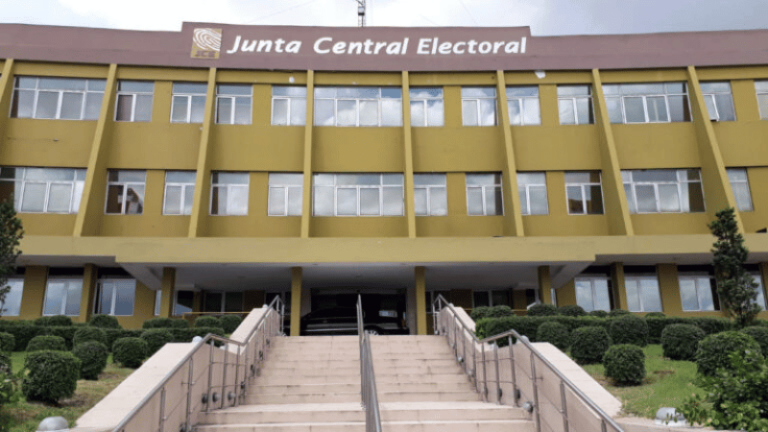 Desmantelan red que otorgaba documentos dominicanos a haitianos mediante falsificaciones - Imagen