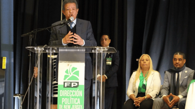 Leonel Fernández critica negligencia del gobierno ante intoxicación de estudiantes en provincia Duarte - Imagen