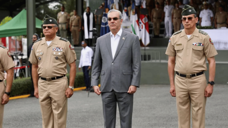 El presidente Luis Abinader otorga indulto a miembros de las Fuerzas Armadas en el marco del 181 aniversario de la Independencia Nacional - Imagen