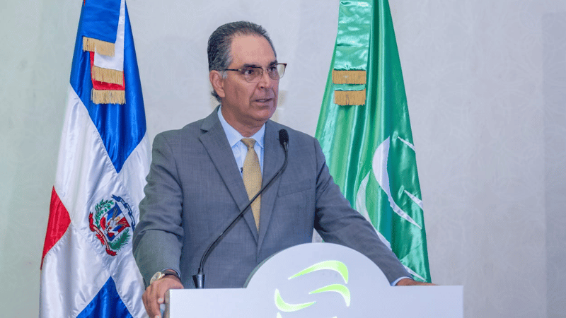 Dr. Santiago Hazim se destaca entre los funcionarios más eficientes del Gobierno, según SONDEOS - Imagen