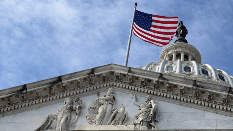 El gobierno de EE.UU. Congela solicitudes migratorias relacionadas con programas de Biden - Imagen