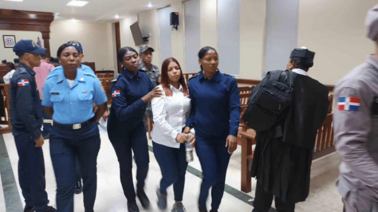 Condenan a 30 años de prisión a mujer que incendió la casa de su pareja en el Distrito Nacional - Imagen