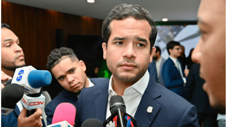 Senador Omar Fernández urge fortalecer seguridad fronteriza tras retiro de financiamiento de EE.UU. a misión de paz en Haití - Imagen