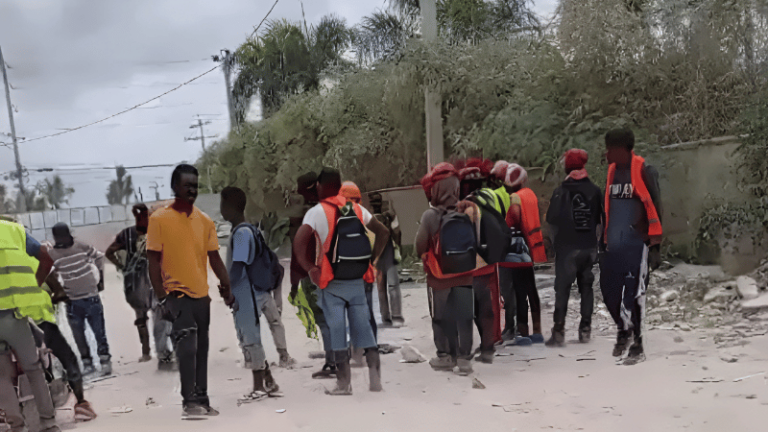 Policía Nacional apresa a seis haitianos y custodia a un dominicano tras incidente en Uvero Alto - Imagen