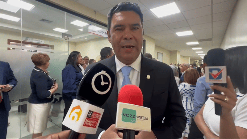 Rafael Duluc destaca el liderazgo de la mujer dominicana en la educación y la superación personal - Imagen