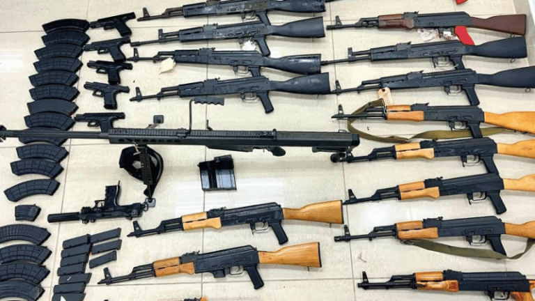 Decomisan arsenal de armas en empresa de transporte con destino a Haití - Imagen