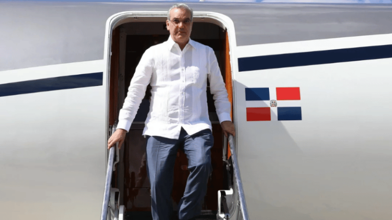 Presidente Luis Abinader regresa al país tras participación en cumbre de la AAFA en Washington D.C. - Imagen
