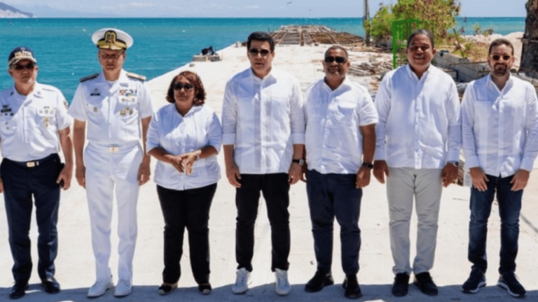 El Ministro de Turismo da inicio a la construcción de la terminal de cruceros en el Puerto de Barahona - Imagen