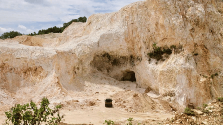 Gobierno prohíbe actividades mineras en la Reserva Antropológica Cuevas de Borbón o del Pomier - Imagen