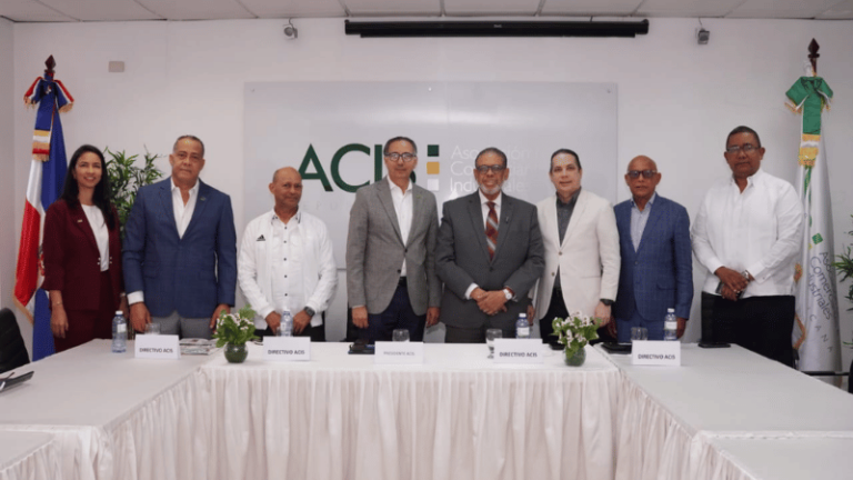 Modesto Guzmán se reúne con comerciantes e industriales de Santiago - Imagen