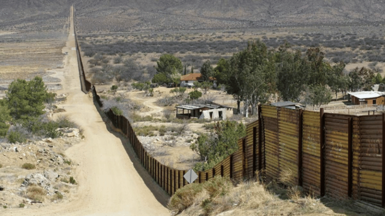 Drástica caída en detenciones de inmigrantes en la frontera sur de EE.UU. - Imagen
