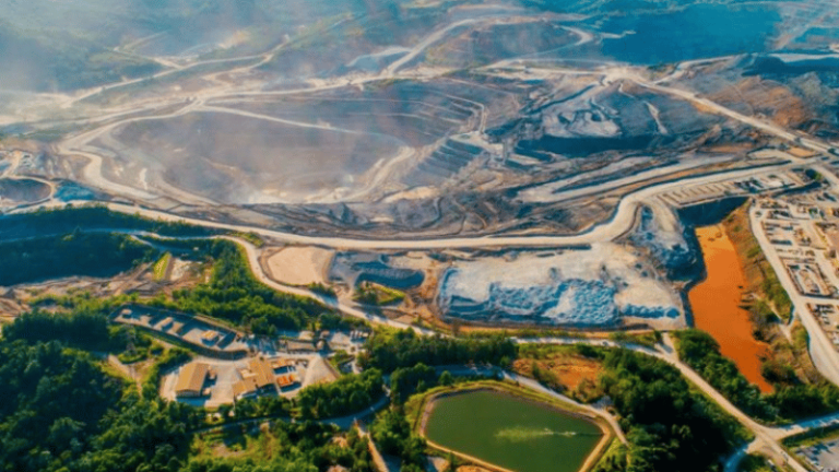 Retrasos en proyectos mineros limitan el desarrollo económico de República Dominicana - Imagen