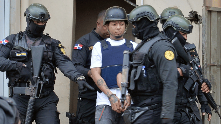 Rochy RD comparece ante la justicia por presunta posesión de drogas - Imagen