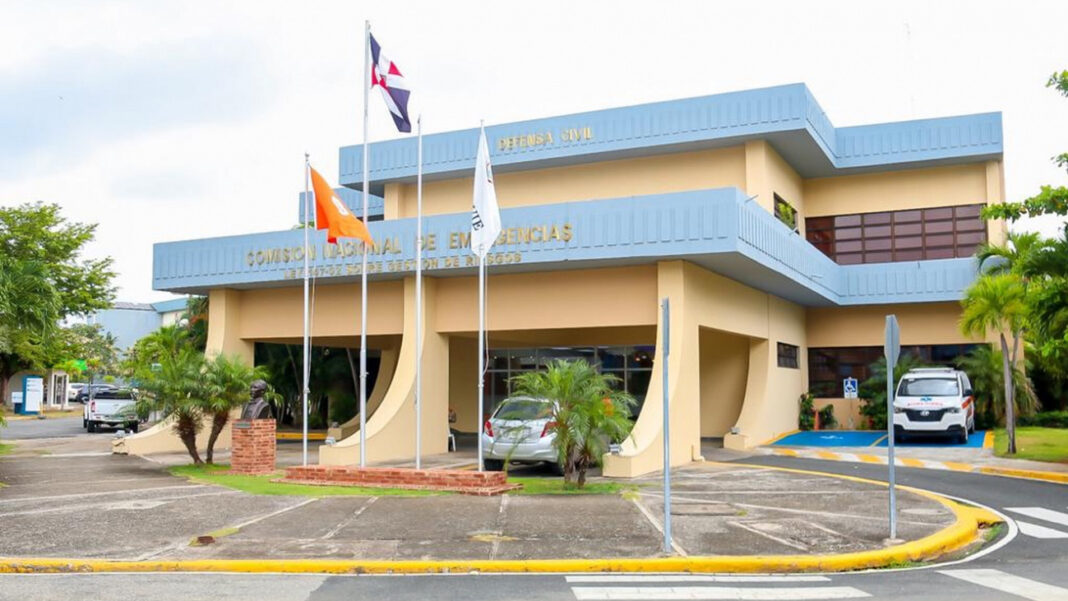 Foto-1.-Yayo-Sanz-Lovaton-durante-el-acto-de-destruccion-de-mercancias-falsificadas-1068x712