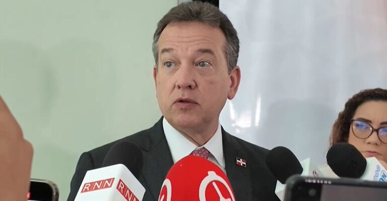 Post-de-Instagram-Feliz-Cumpleanos-Sencillo-Minimalista-Azul-1000-x-500-px-2025-05-16T085944.955