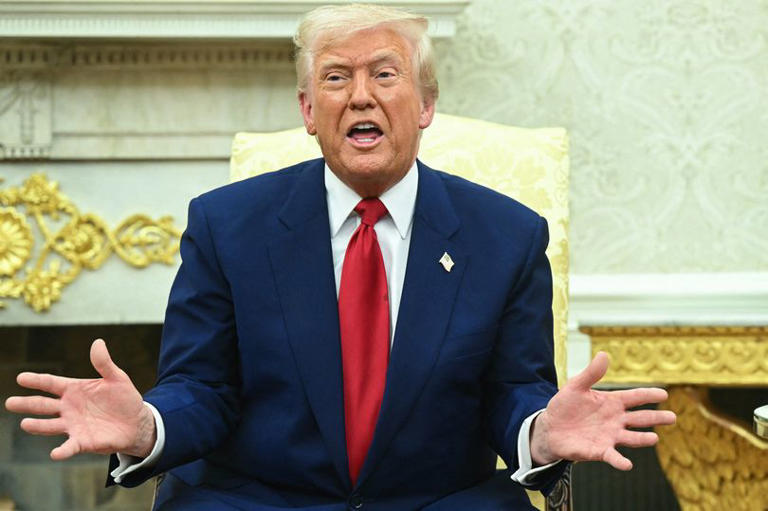Aprobación Trump se desploma; critican manejo a la economía