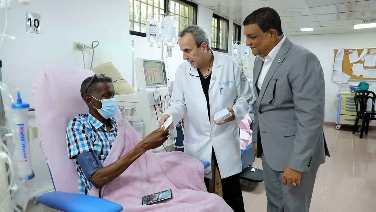 El Gobierno entrega bono a hospitales y otras instituciones