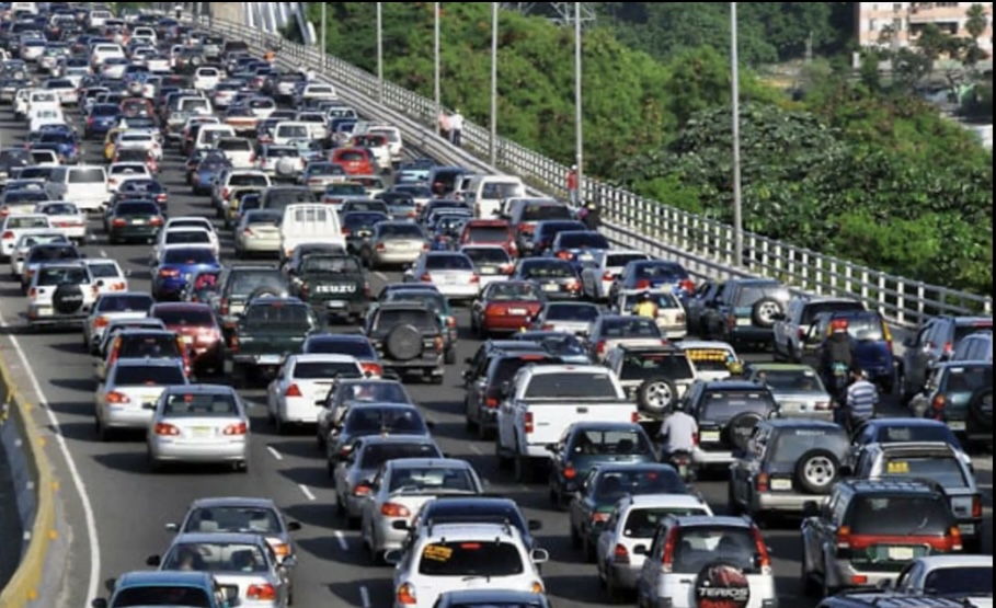 Hay un colapso en el tránsito en la ciudad de Santo Domingo