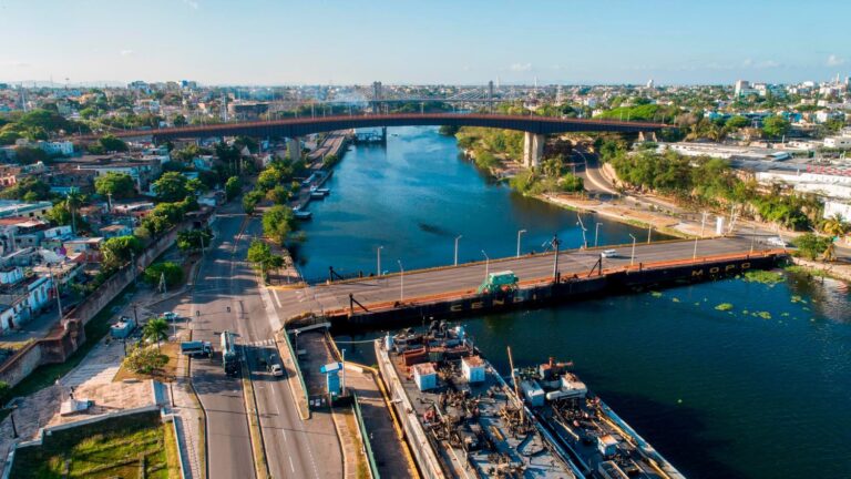 Cierran hoy dos horas el puente flotante sobre el río Ozama