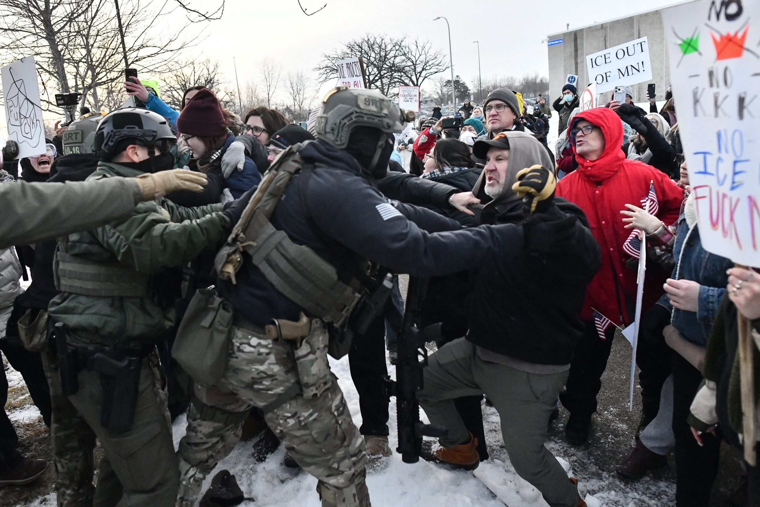 Dice manifestantes Minnesota son profesionales bien pagados