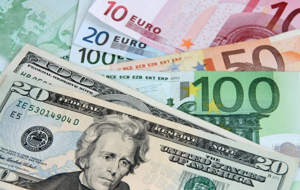 Dólar subió 13 centavos en RD; este viernes se vendía a $63
