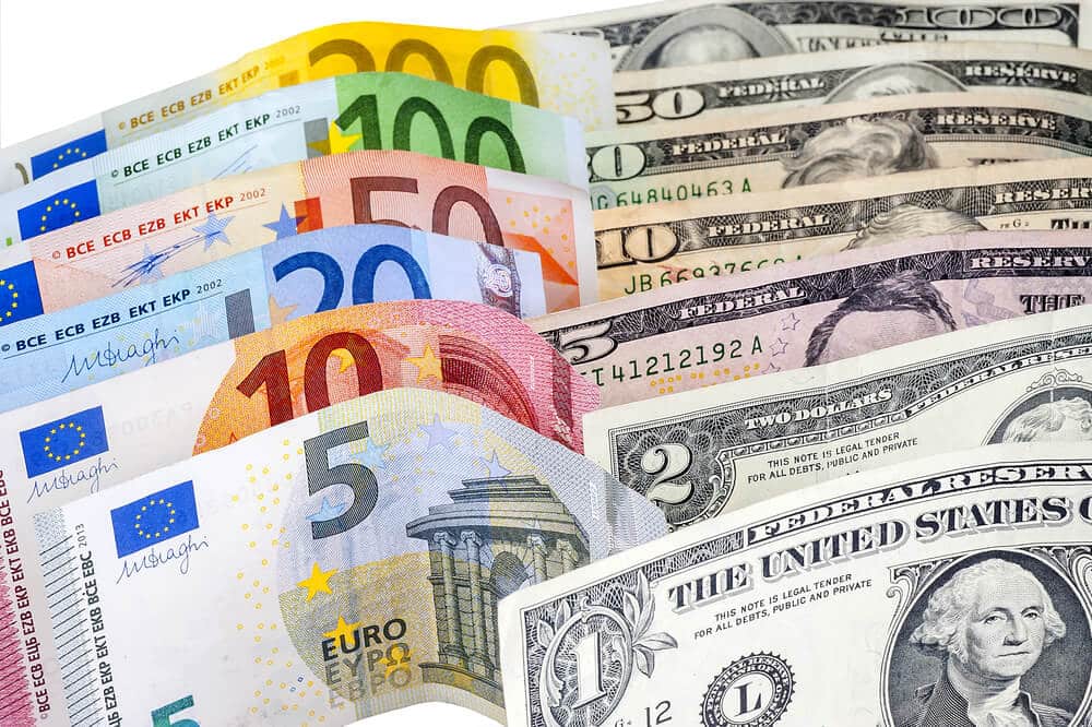 Dólar subió 16 centavos y euro 38; eran vendidos a $63.26 y $76