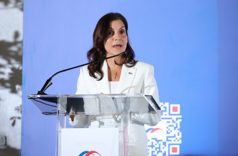 Embajadora EU resalta potencial del Cibao para atraer inversión