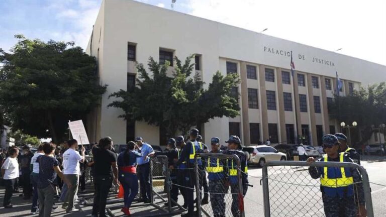Familiares 236 víctimas de la discoteca Jet Set piden justicia