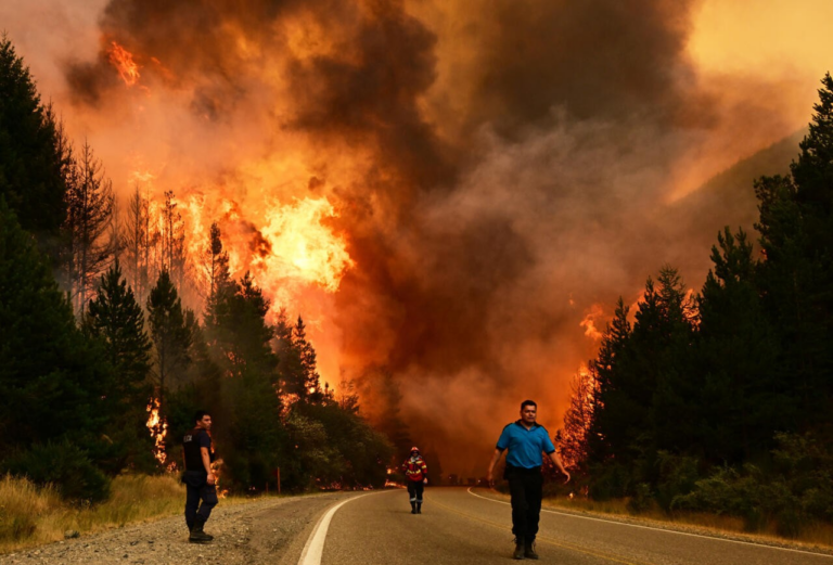 La Patagonia argentina enfrenta graves incendios