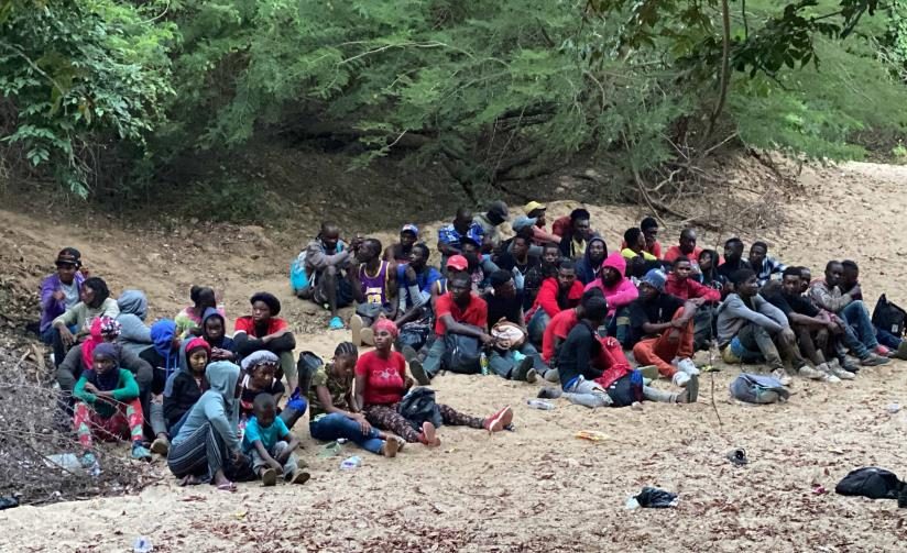 Migración dice detuvo unos mil haitianos irregulares en un día