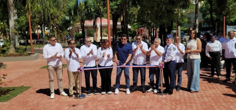 Ministerio de Turismo inaugura el remozado Parque Central Juan Pablo Duarte en Samaná