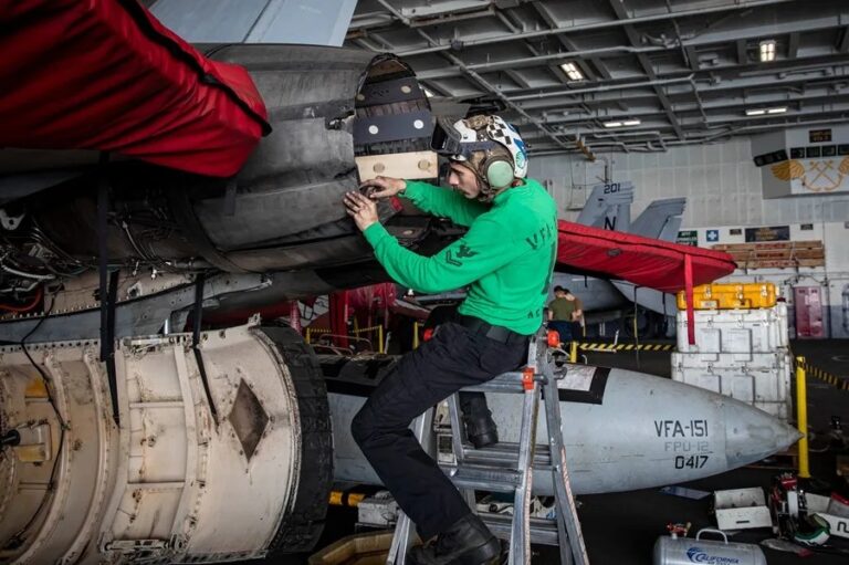 Portaaviones nuclear Estados Unidos llega a Oriente Medio