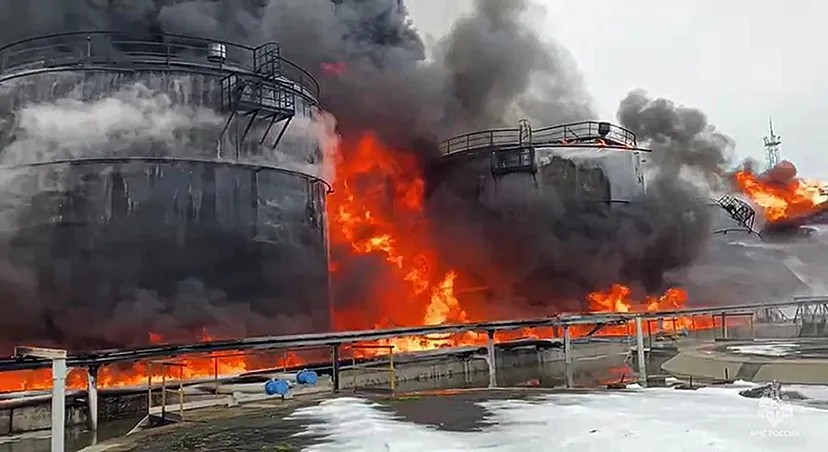 RUSIA: Extinguen incendio en refinería tras ataque Ucrania