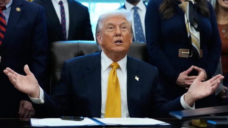 Trump insiste en Groenlandia tras la reunión con Dinamarca
