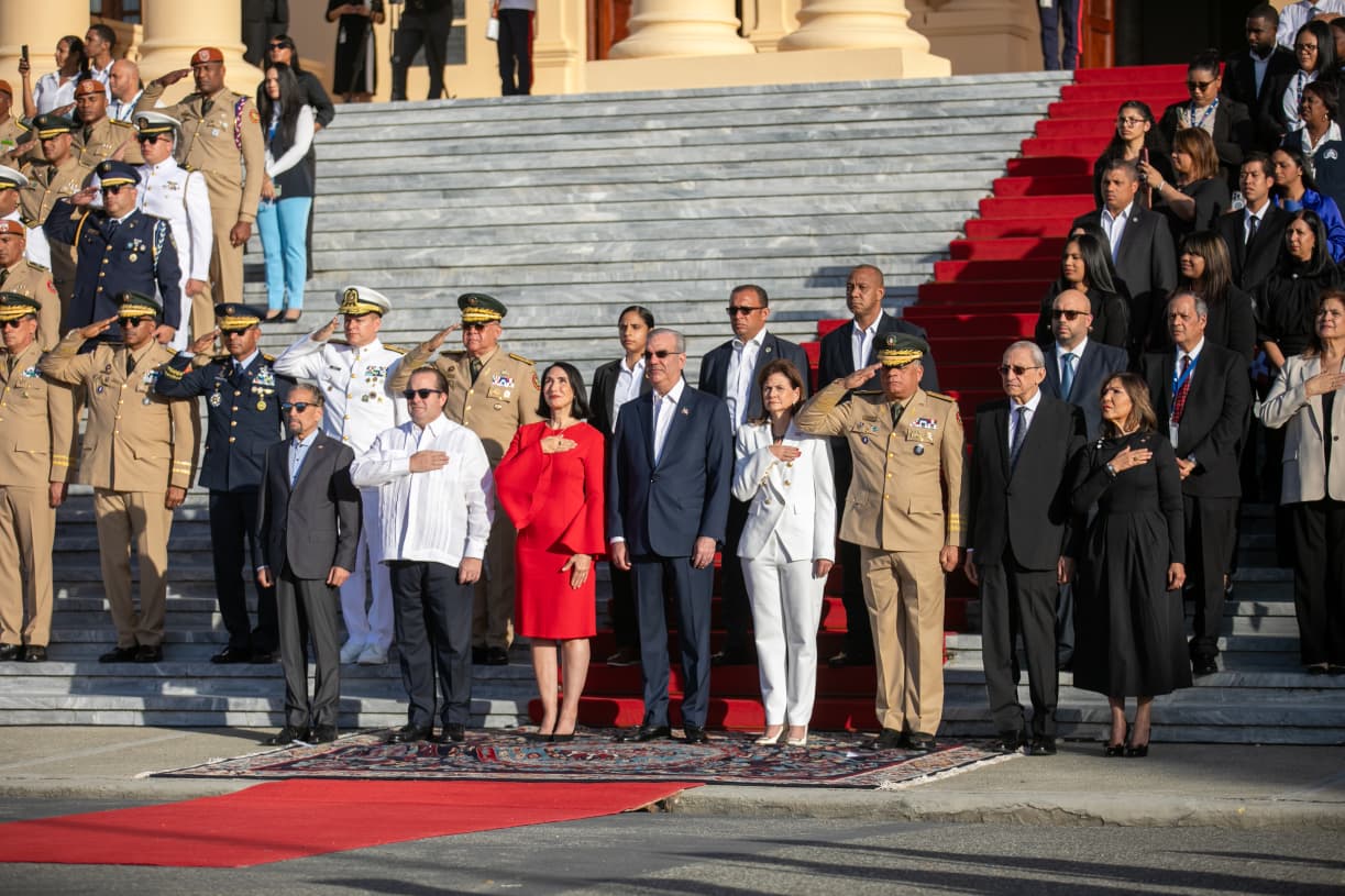 Abinader encabeza acto con motivo del Día de la Bandera