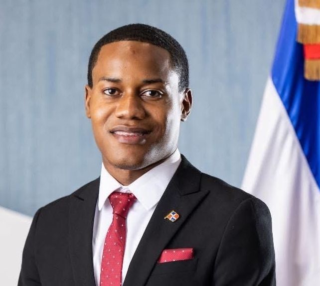 Anderson Pérez (Andelyari): Líder y Diplomático del PRM.